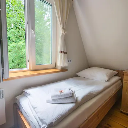 Lodge Za Zakretem Rowy (Pomerania)