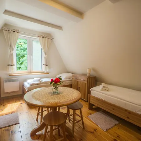 Lodge Za Zakretem Rowy (Pomerania)