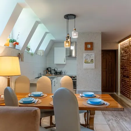 Orman Evi Za Zakretem Rowy (Pomerania)