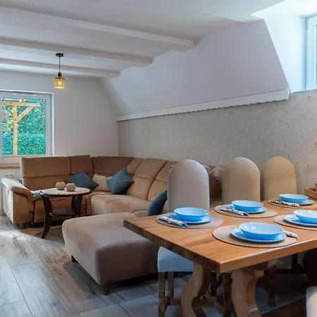 Orman Evi Za Zakretem Rowy (Pomerania)