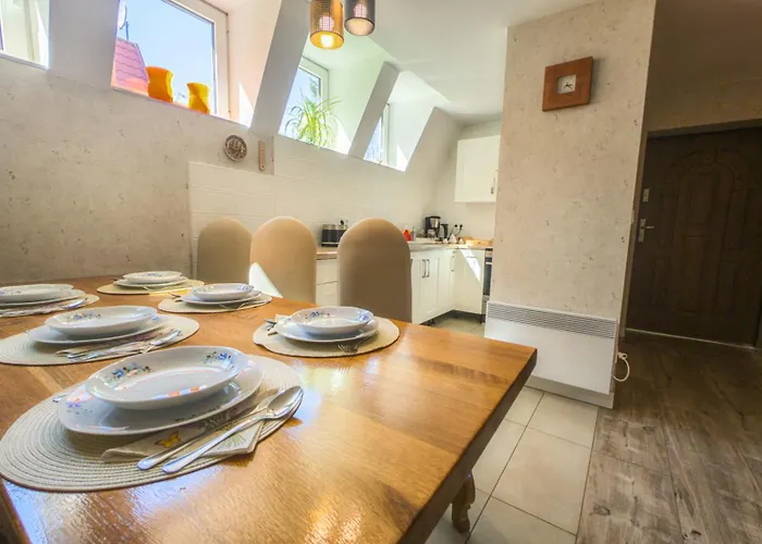 Orman Evi Za Zakretem Rowy (Pomerania)